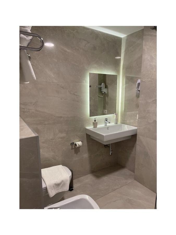 Light Hotel Yzberishti Zewnętrze zdjęcie